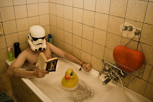 après une dure journée de travail, un bon bain