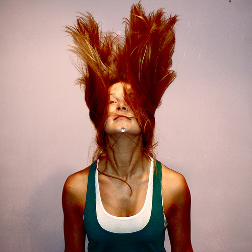 cheveux au vent et plein de vie