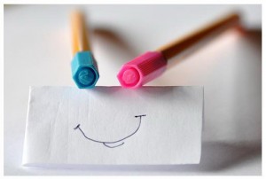 Stylos feutres et un sourire